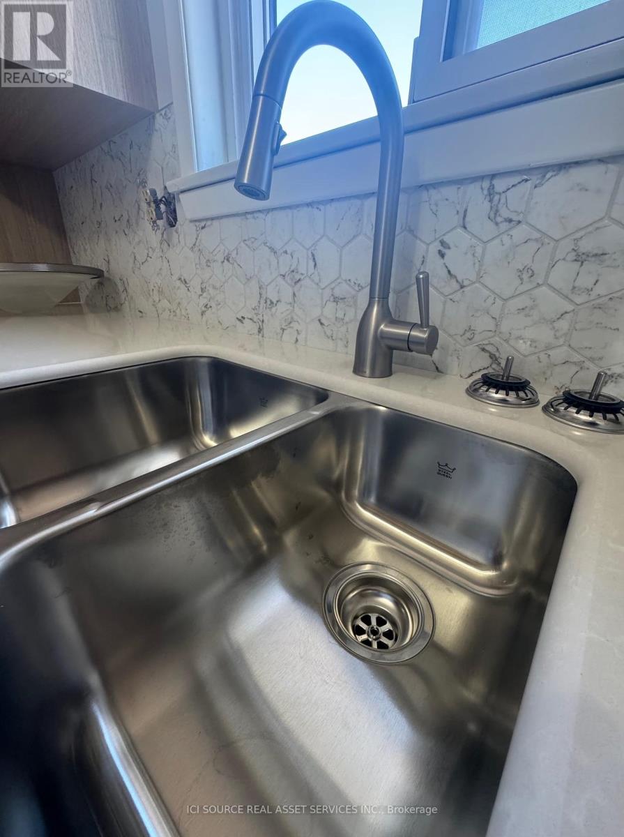 Upper - 34 Rita Drive, Toronto, Ontario  M3L 2G6 - Photo 7 - W12442139