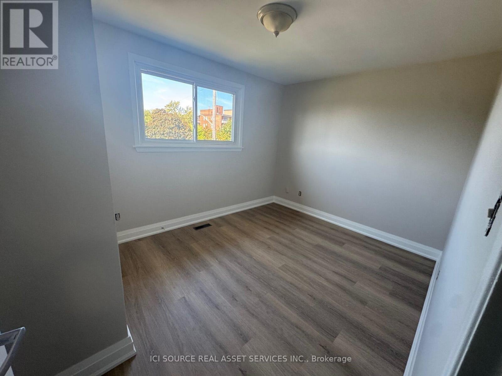 Upper - 34 Rita Drive, Toronto, Ontario  M3L 2G6 - Photo 20 - W12442139