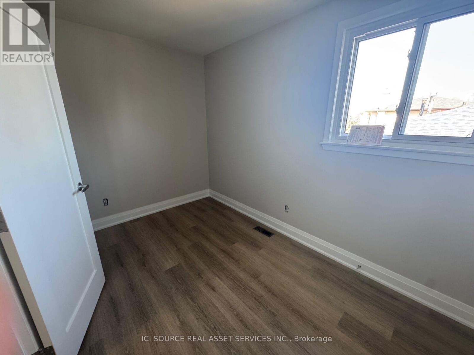 Upper - 34 Rita Drive, Toronto, Ontario  M3L 2G6 - Photo 24 - W12442139