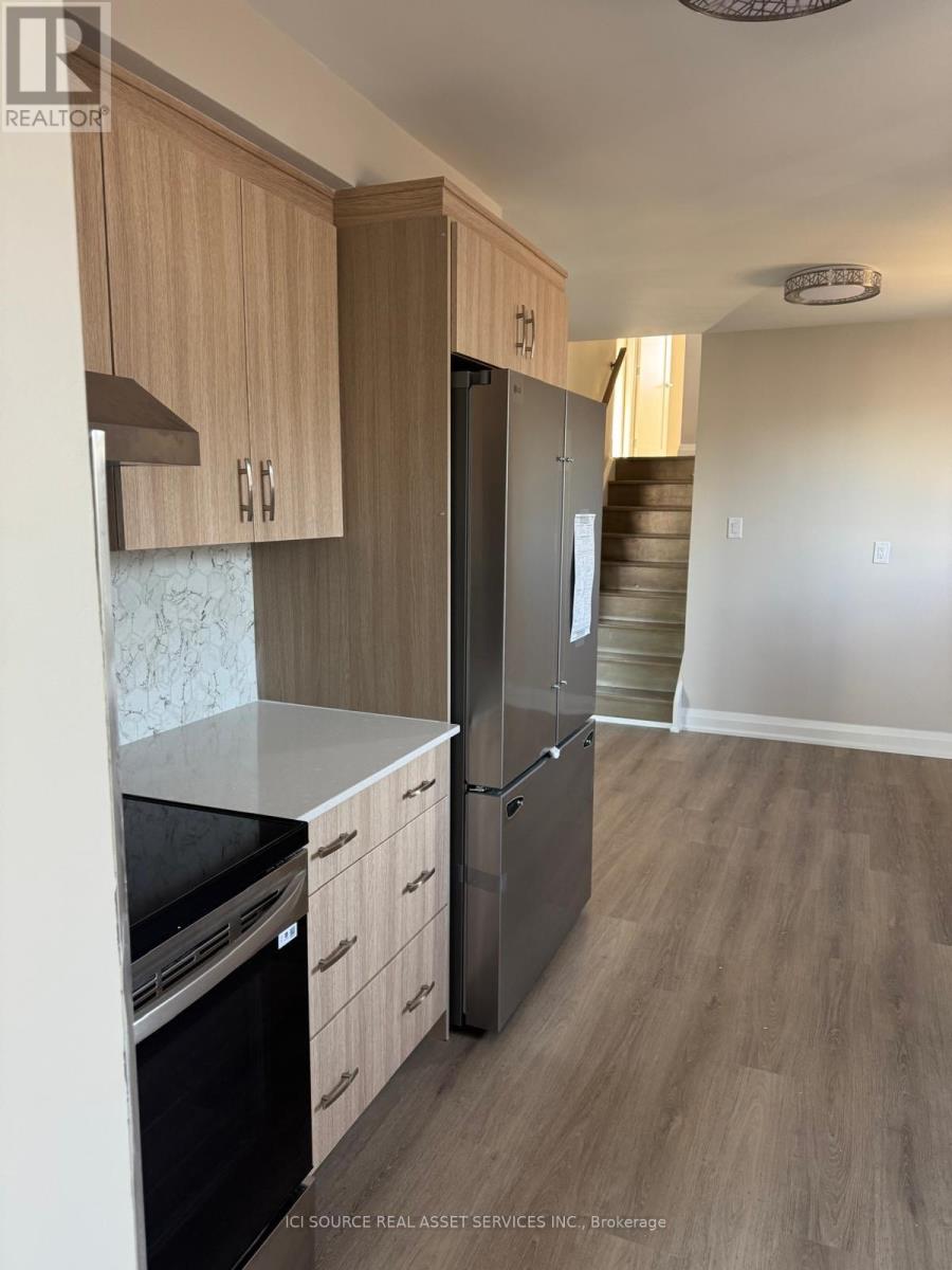 Upper - 34 Rita Drive, Toronto, Ontario  M3L 2G6 - Photo 6 - W12442139