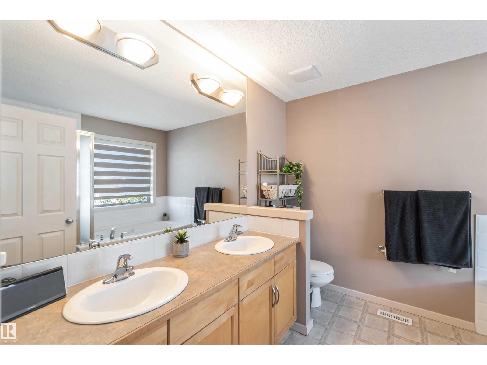 2056 Towne Centre Bv Nw, Edmonton, Alberta  T6R 3M7 - Photo 38 - E4460610