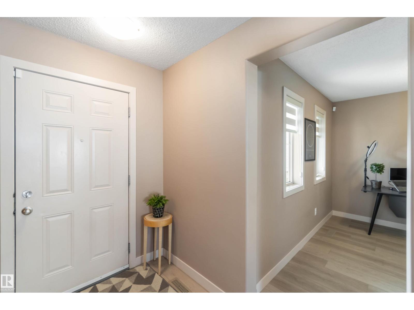 2056 Towne Centre Bv Nw, Edmonton, Alberta  T6R 3M7 - Photo 5 - E4460610