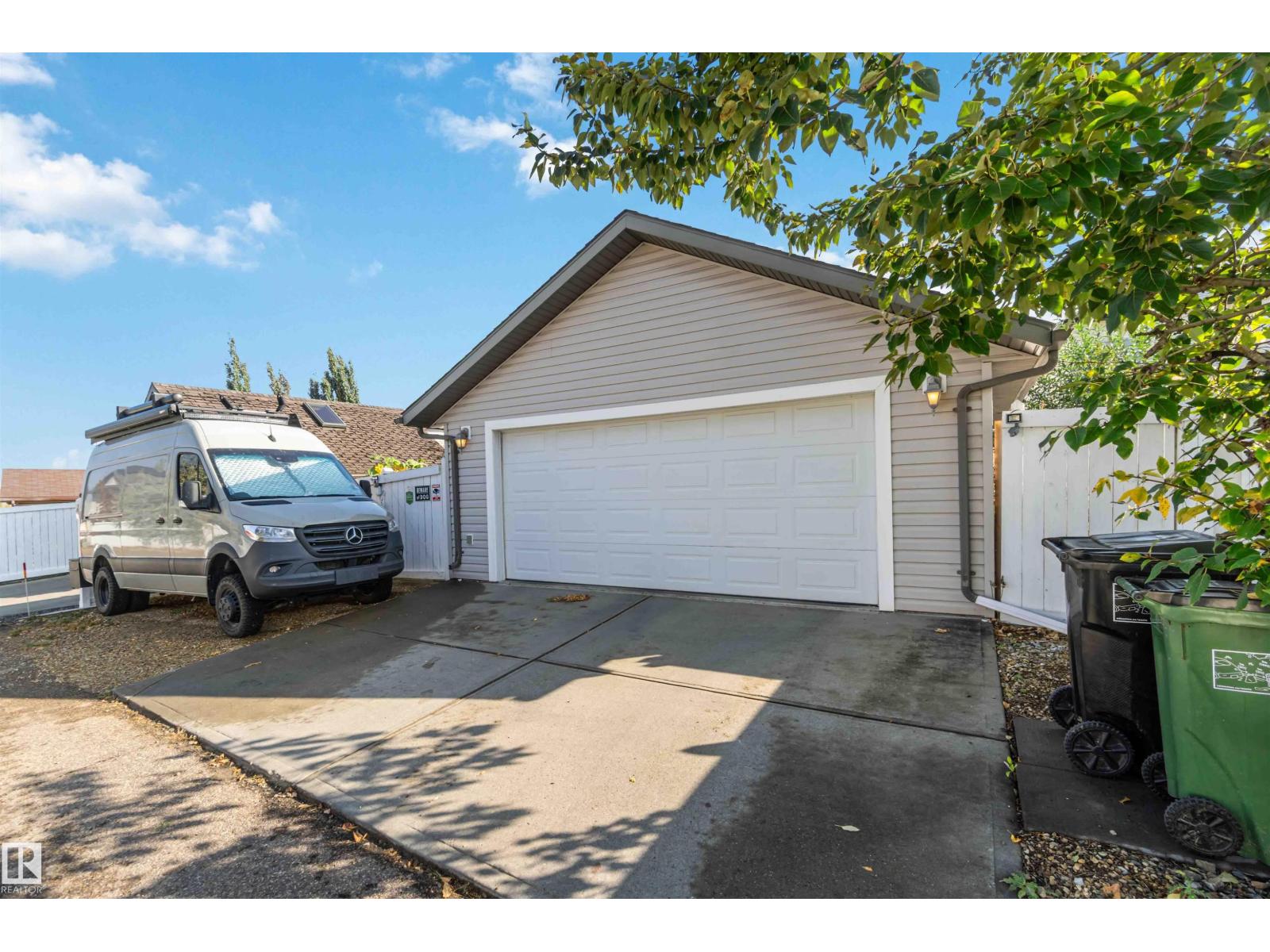 2056 Towne Centre Bv Nw, Edmonton, Alberta  T6R 3M7 - Photo 53 - E4460610