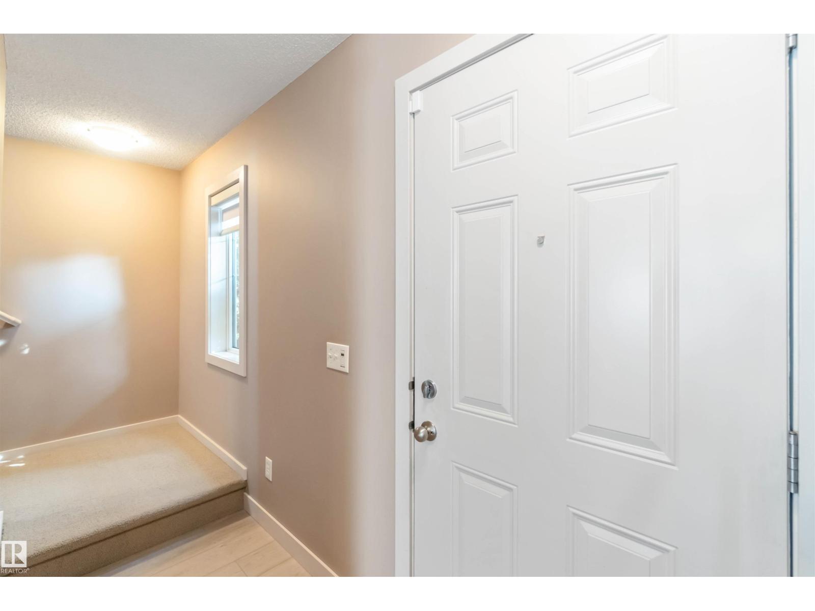 2056 Towne Centre Bv Nw, Edmonton, Alberta  T6R 3M7 - Photo 6 - E4460610