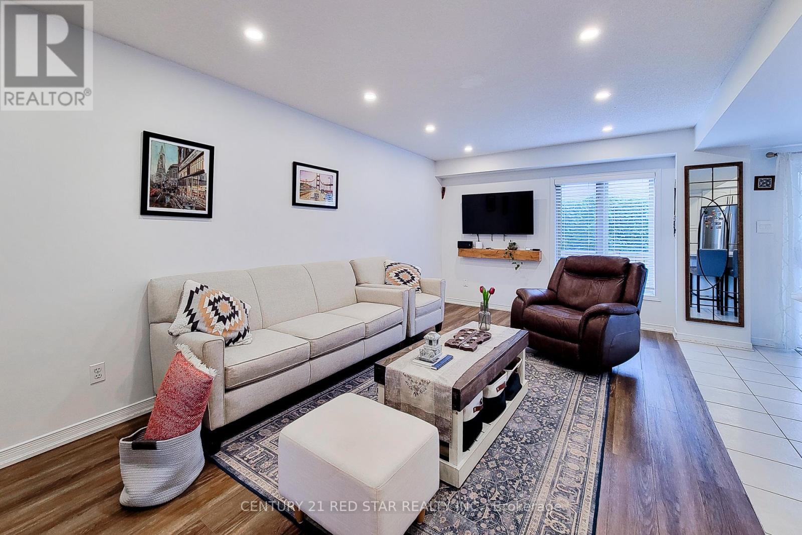 19 - 18 Cedar Street, Grimsby, Ontario  L3M 5M7 - Photo 8 - X12440366