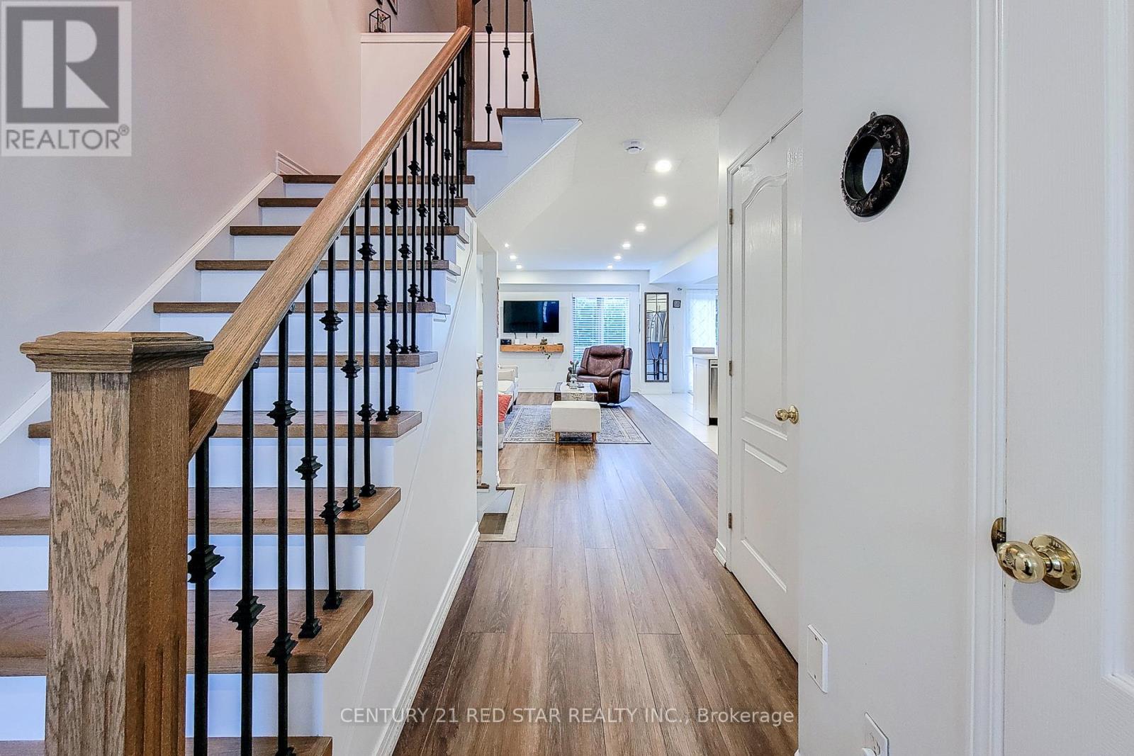 19 - 18 Cedar Street, Grimsby, Ontario  L3M 5M7 - Photo 6 - X12440366