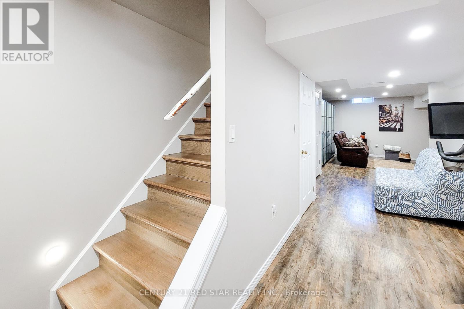 19 - 18 Cedar Street, Grimsby, Ontario  L3M 5M7 - Photo 22 - X12440366