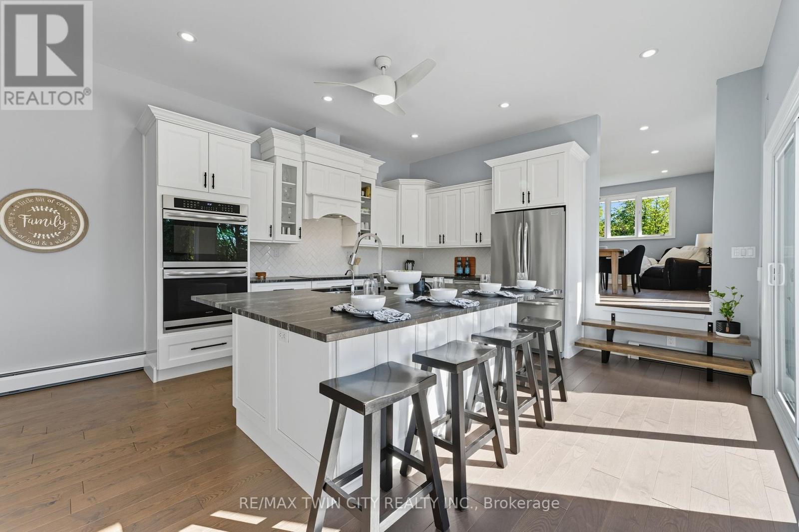 1392 Wrigley Road, North Dumfries, Ontario  N0B 1E0 - Photo 11 - X12441655