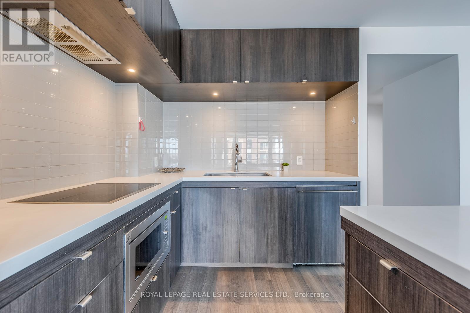 2213 - 155 Yorkville Avenue, Toronto, Ontario  M5R 1C4 - Photo 10 - C12442310