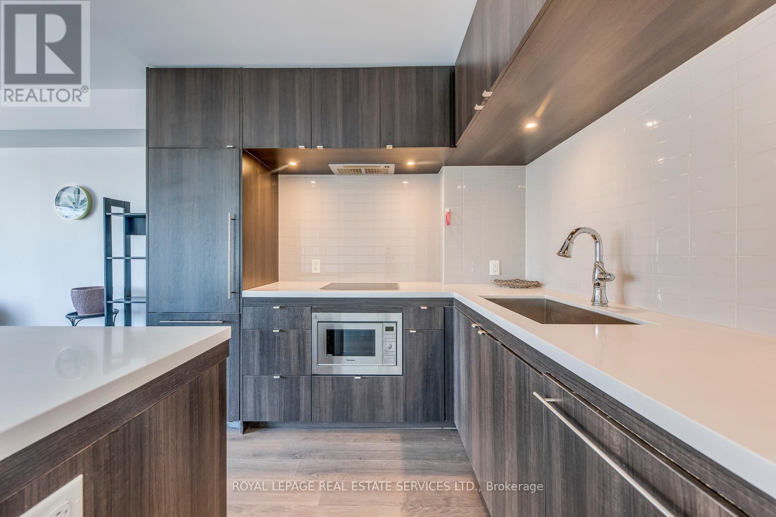 2213 - 155 Yorkville Avenue, Toronto, Ontario  M5R 1C4 - Photo 11 - C12442310