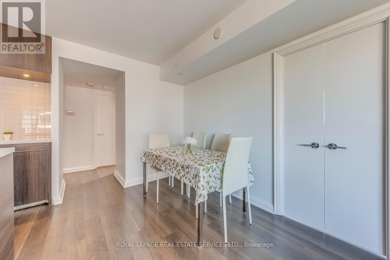 2213 - 155 Yorkville Avenue, Toronto, Ontario  M5R 1C4 - Photo 12 - C12442310