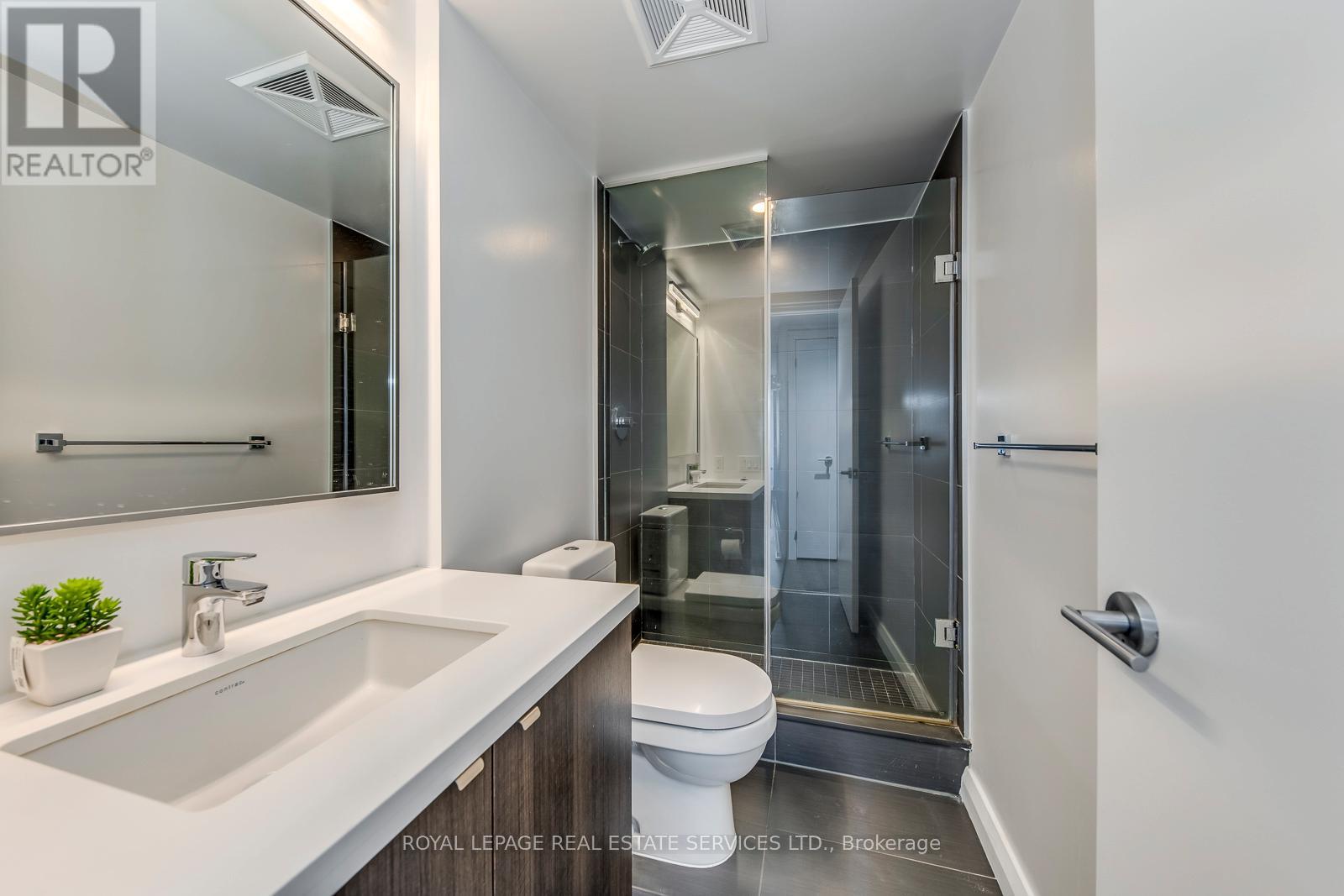 2213 - 155 Yorkville Avenue, Toronto, Ontario  M5R 1C4 - Photo 25 - C12442310