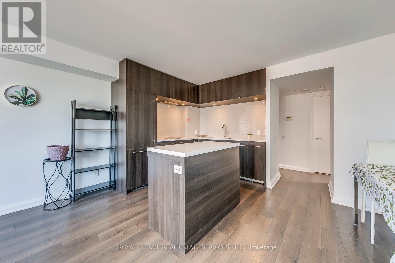 2213 - 155 Yorkville Avenue, Toronto, Ontario  M5R 1C4 - Photo 6 - C12442310