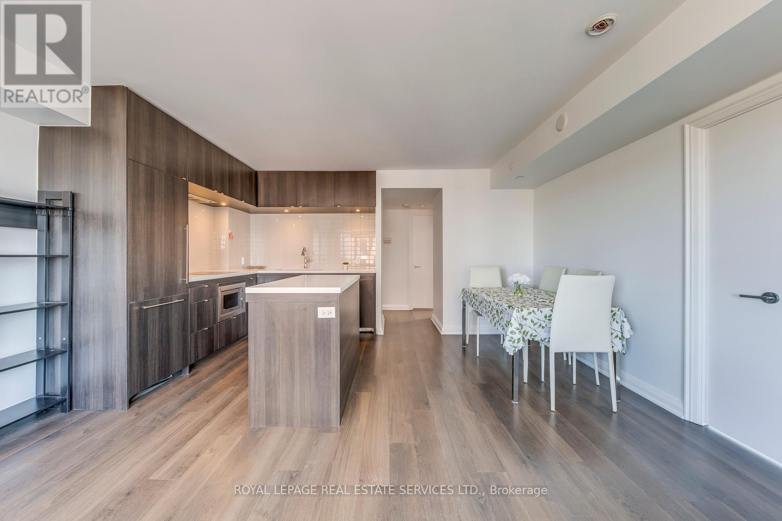2213 - 155 Yorkville Avenue, Toronto, Ontario  M5R 1C4 - Photo 7 - C12442310
