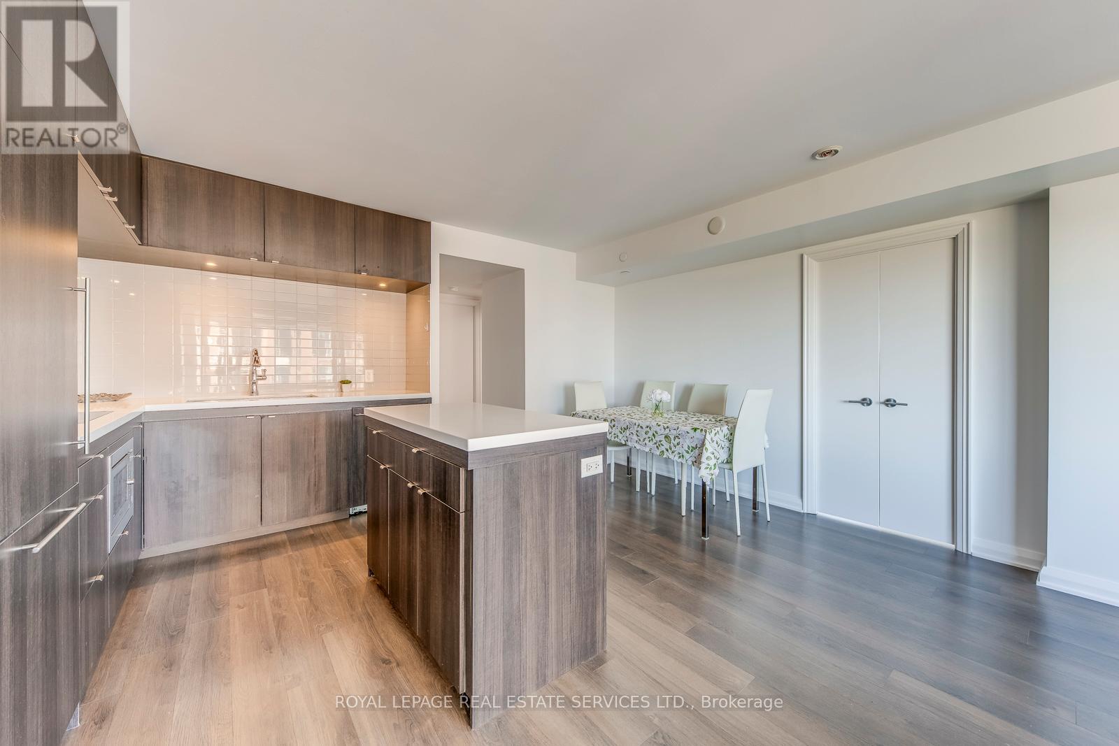 2213 - 155 Yorkville Avenue, Toronto, Ontario  M5R 1C4 - Photo 8 - C12442310