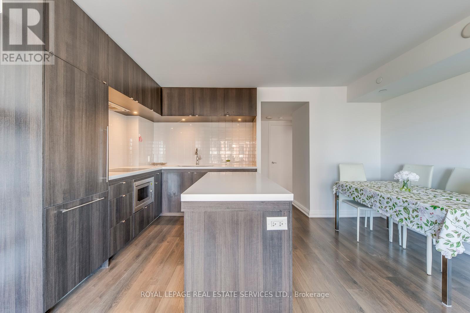 2213 - 155 Yorkville Avenue, Toronto, Ontario  M5R 1C4 - Photo 9 - C12442310
