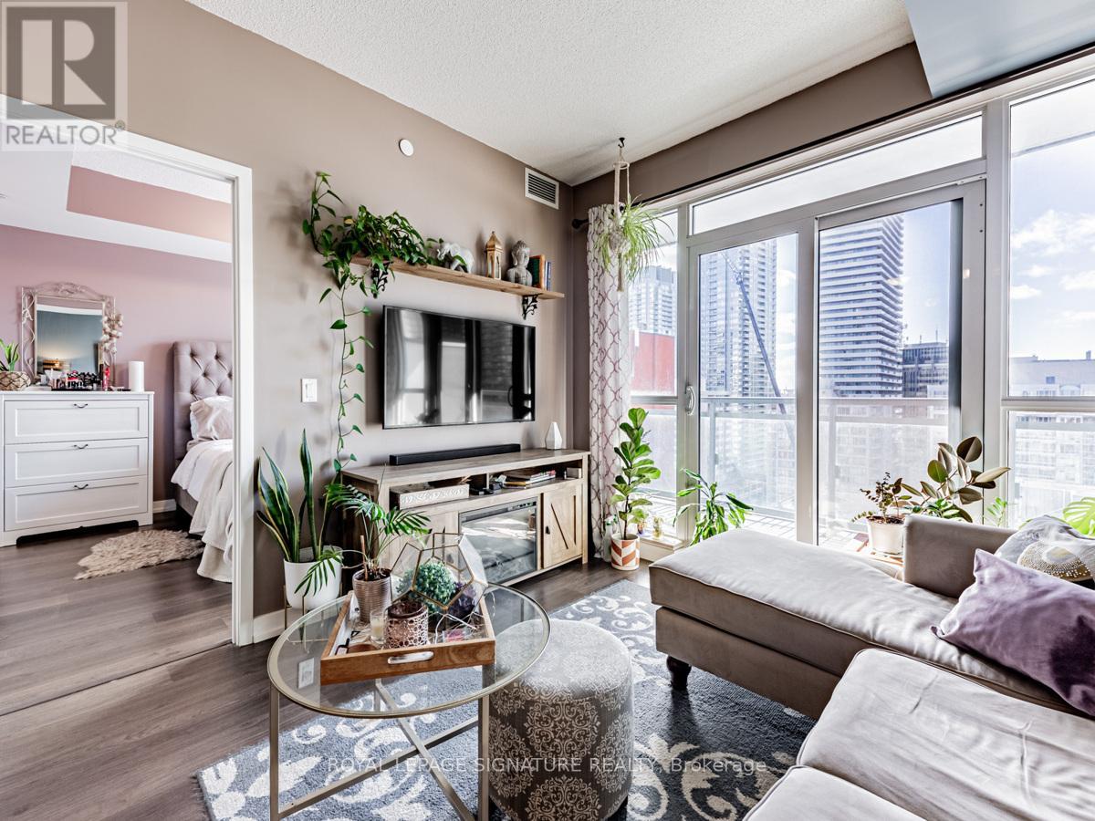 1301 - 89 Dunfield Avenue, Toronto, Ontario  M4S 0A4 - Photo 14 - C12442321
