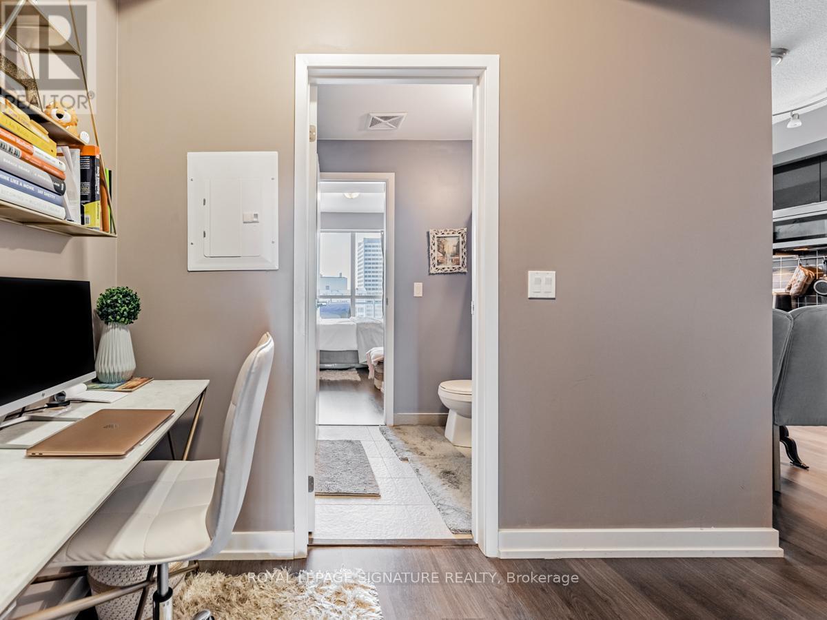 1301 - 89 Dunfield Avenue, Toronto, Ontario  M4S 0A4 - Photo 20 - C12442321