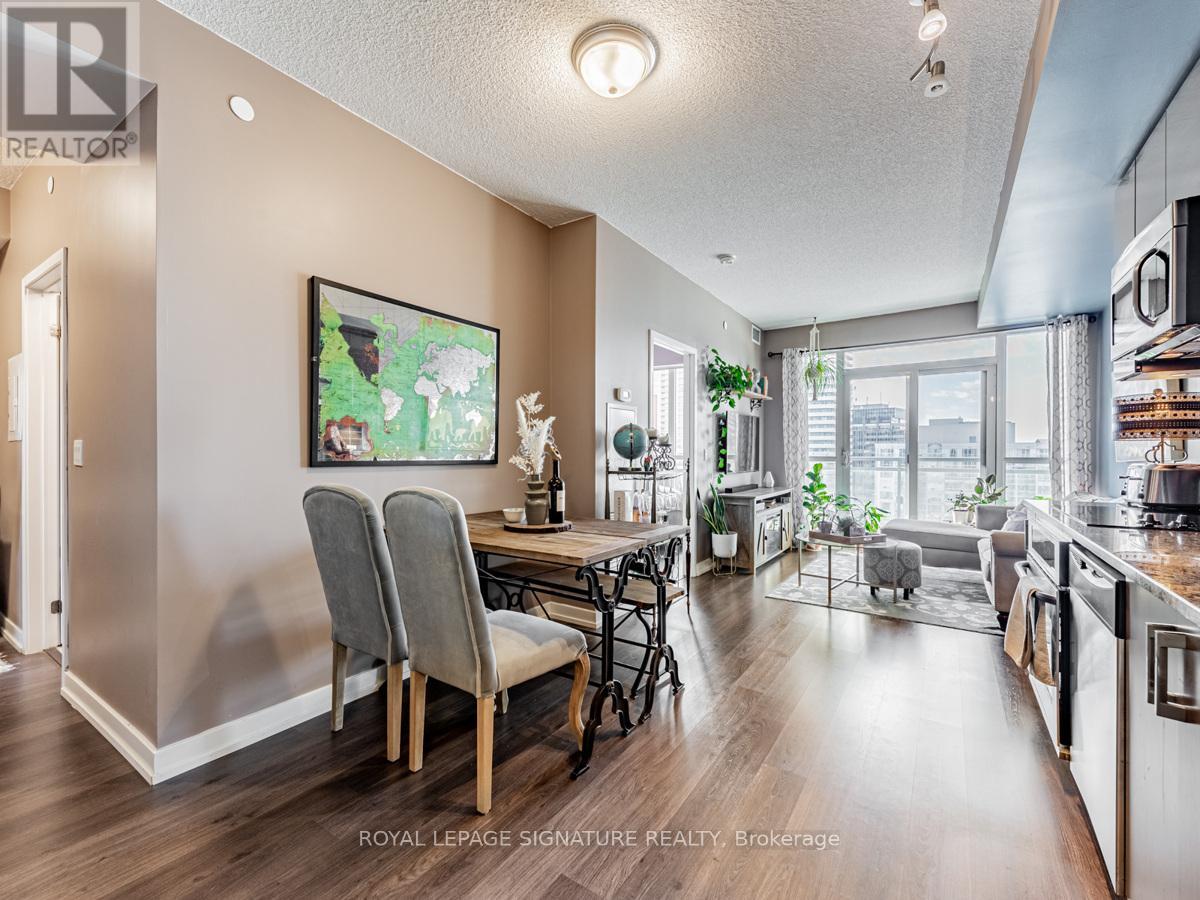 1301 - 89 Dunfield Avenue, Toronto, Ontario  M4S 0A4 - Photo 6 - C12442321