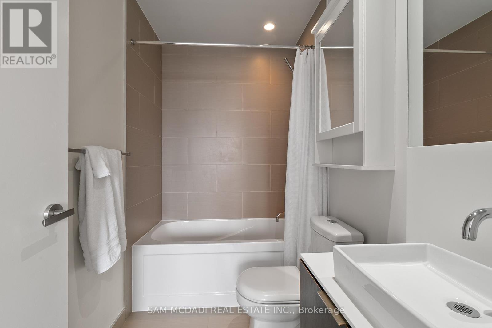 1906 - 159 Dundas Street E, Toronto, Ontario  M5B 0A9 - Photo 11 - C12442331