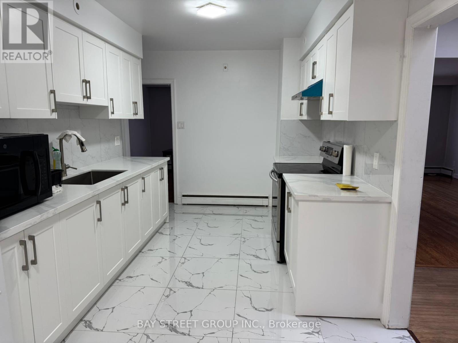 44 Hawksbury Drive, Toronto, Ontario  M2K 1M5 - Photo 4 - C12442340