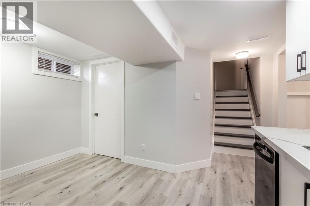 1 Isaac Court Unit# Lower, Hamilton, Ontario  L8K 4G5 - Photo 17 - 40776106