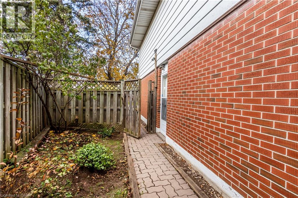 1 Isaac Court Unit# Lower, Hamilton, Ontario  L8K 4G5 - Photo 5 - 40776106
