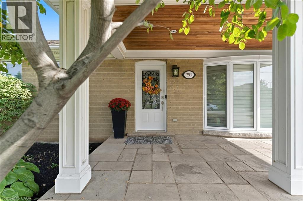 253 Margaret Drive, Oakville, Ontario  L6K 2W3 - Photo 5 - 40775482