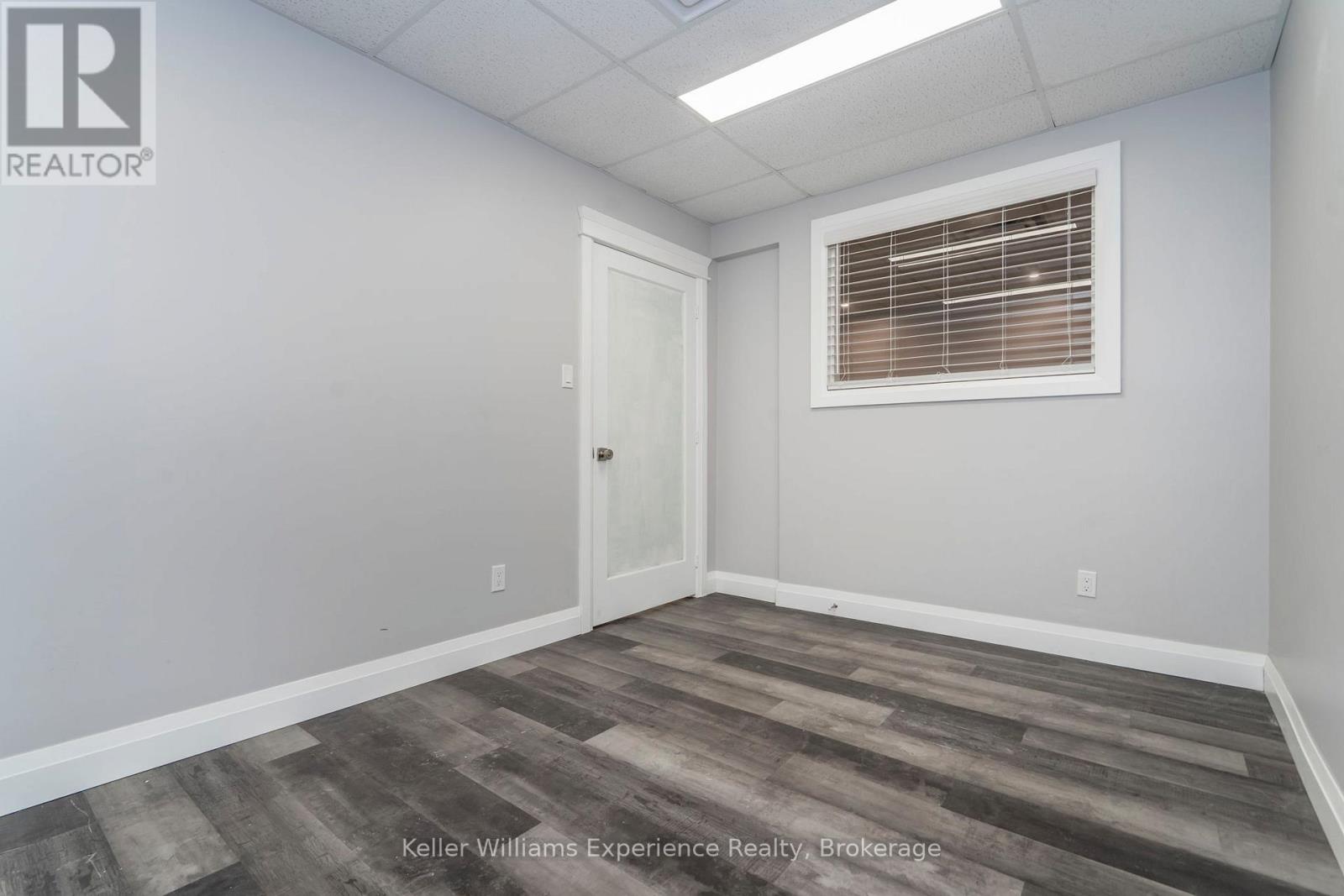 296 King Street, Midland, Ontario  L4R 3M6 - Photo 11 - S12442408