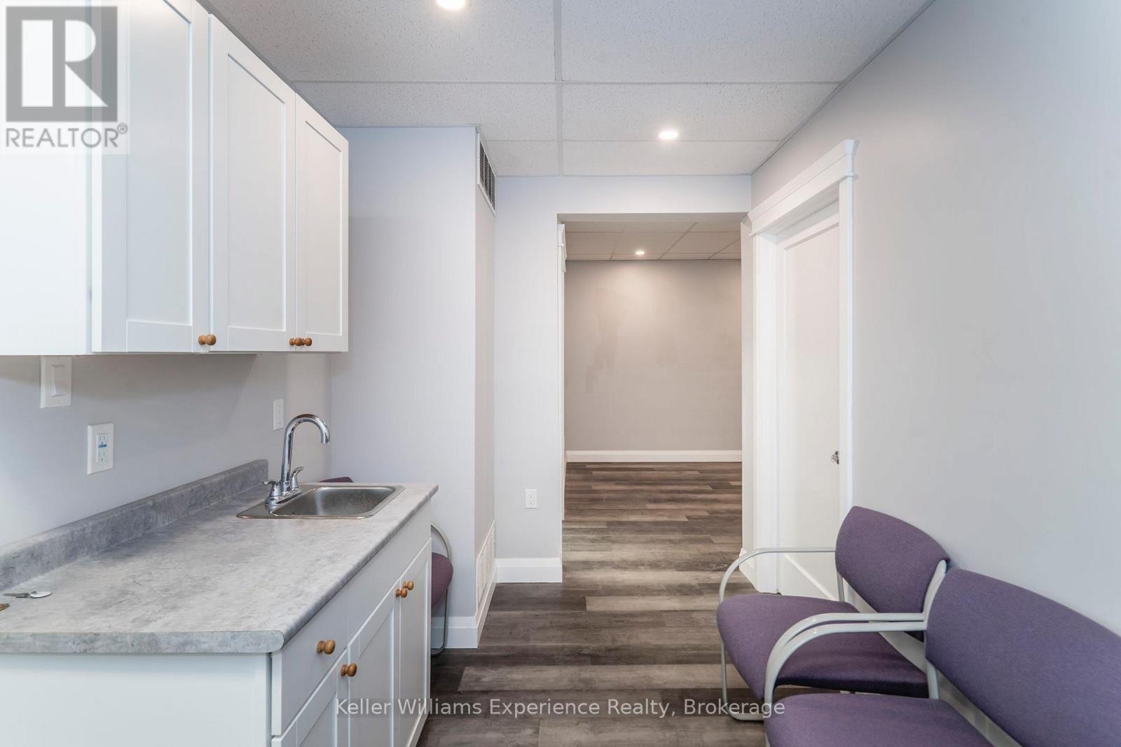 296 King Street, Midland, Ontario  L4R 3M6 - Photo 12 - S12442408