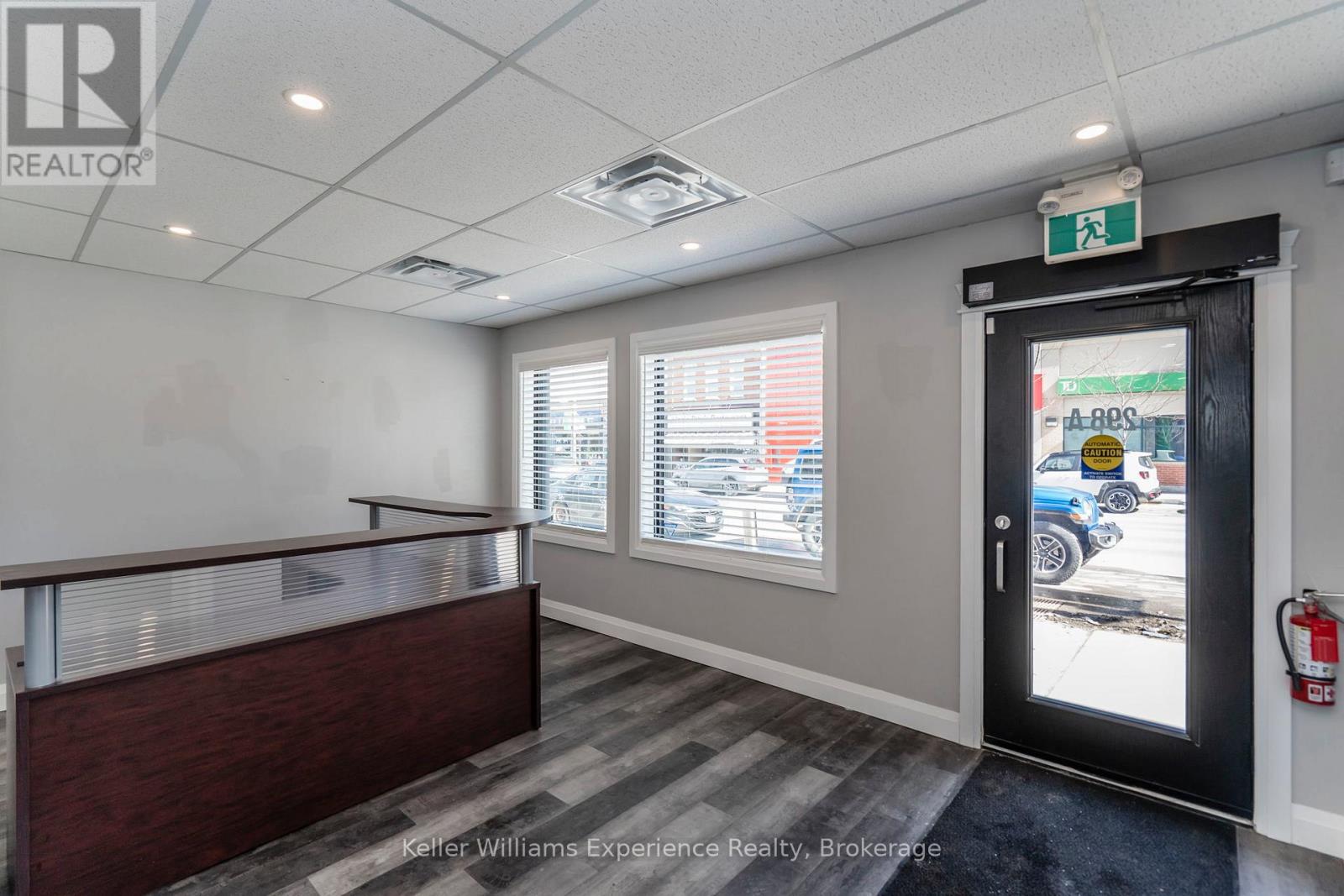 296 King Street, Midland, Ontario  L4R 3M6 - Photo 2 - S12442408