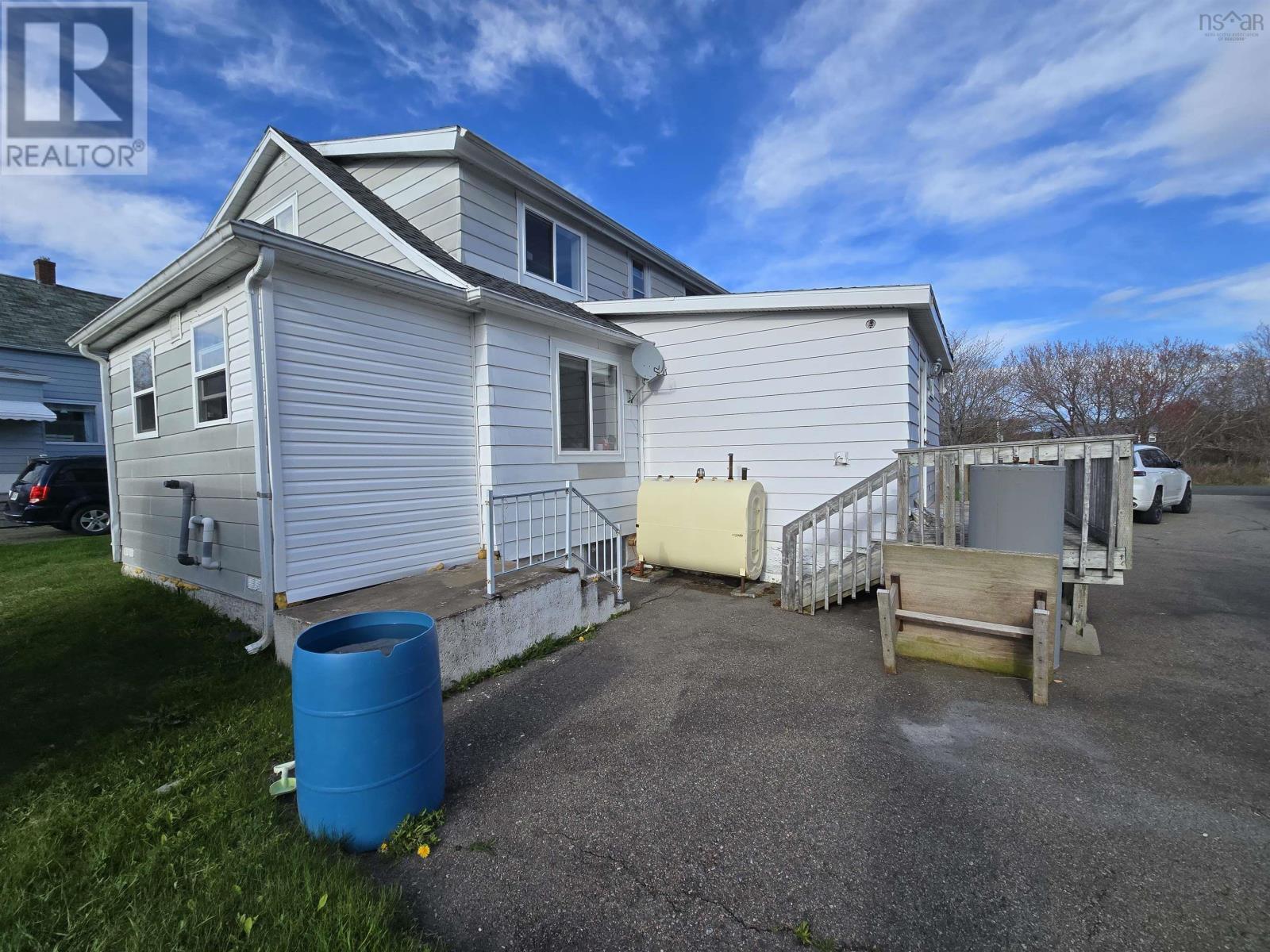 7 Cochrane Street, Glace Bay, Nova Scotia  B1A 2W5 - Photo 2 - 202511517