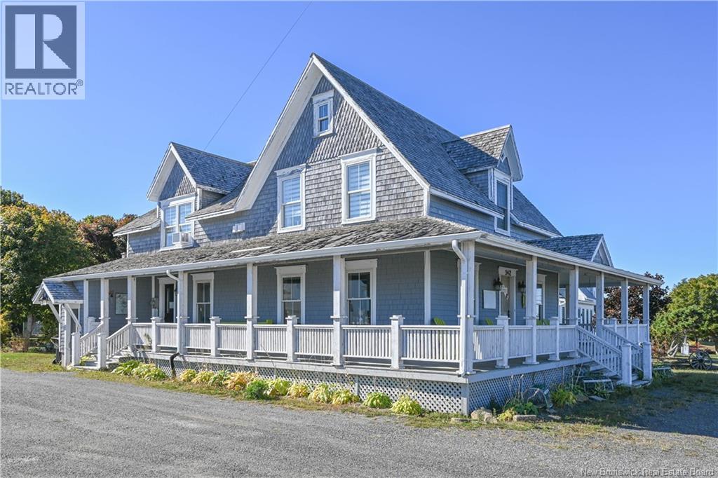 142 Saint-Pierre E Boulevard, Caraquet, New Brunswick  E1W 1B1 - Photo 3 - NB127893