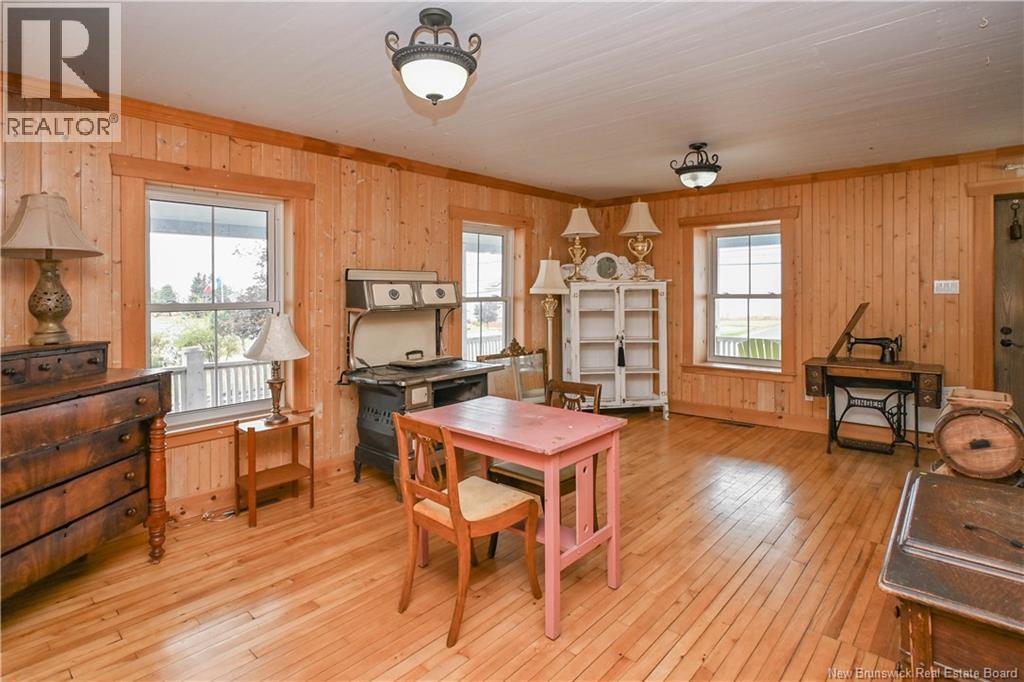 142 Saint-Pierre E Boulevard, Caraquet, New Brunswick  E1W 1B1 - Photo 14 - NB127893