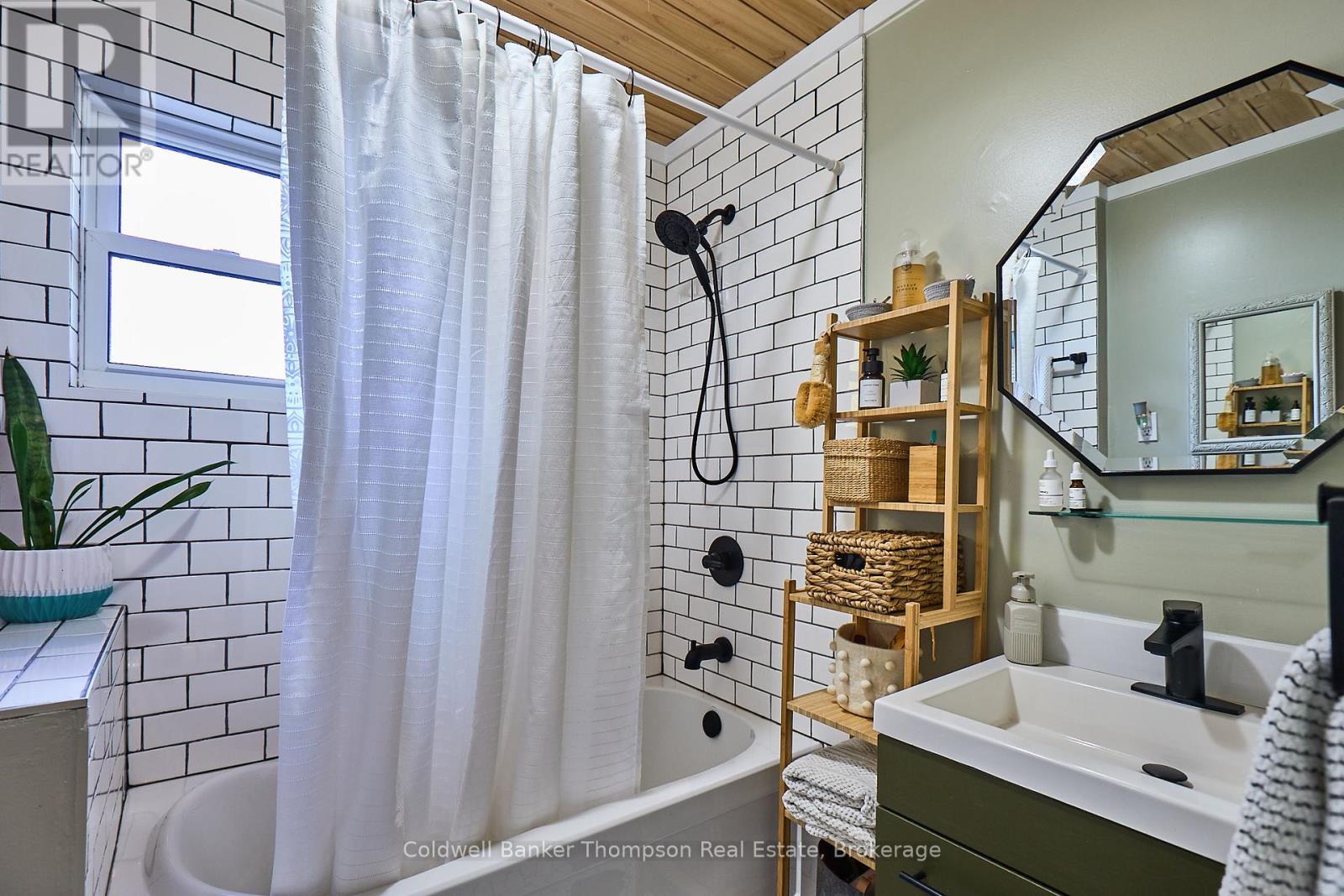14 Cora Street W, Huntsville, Ontario  P1H 1V7 - Photo 12 - X12442384