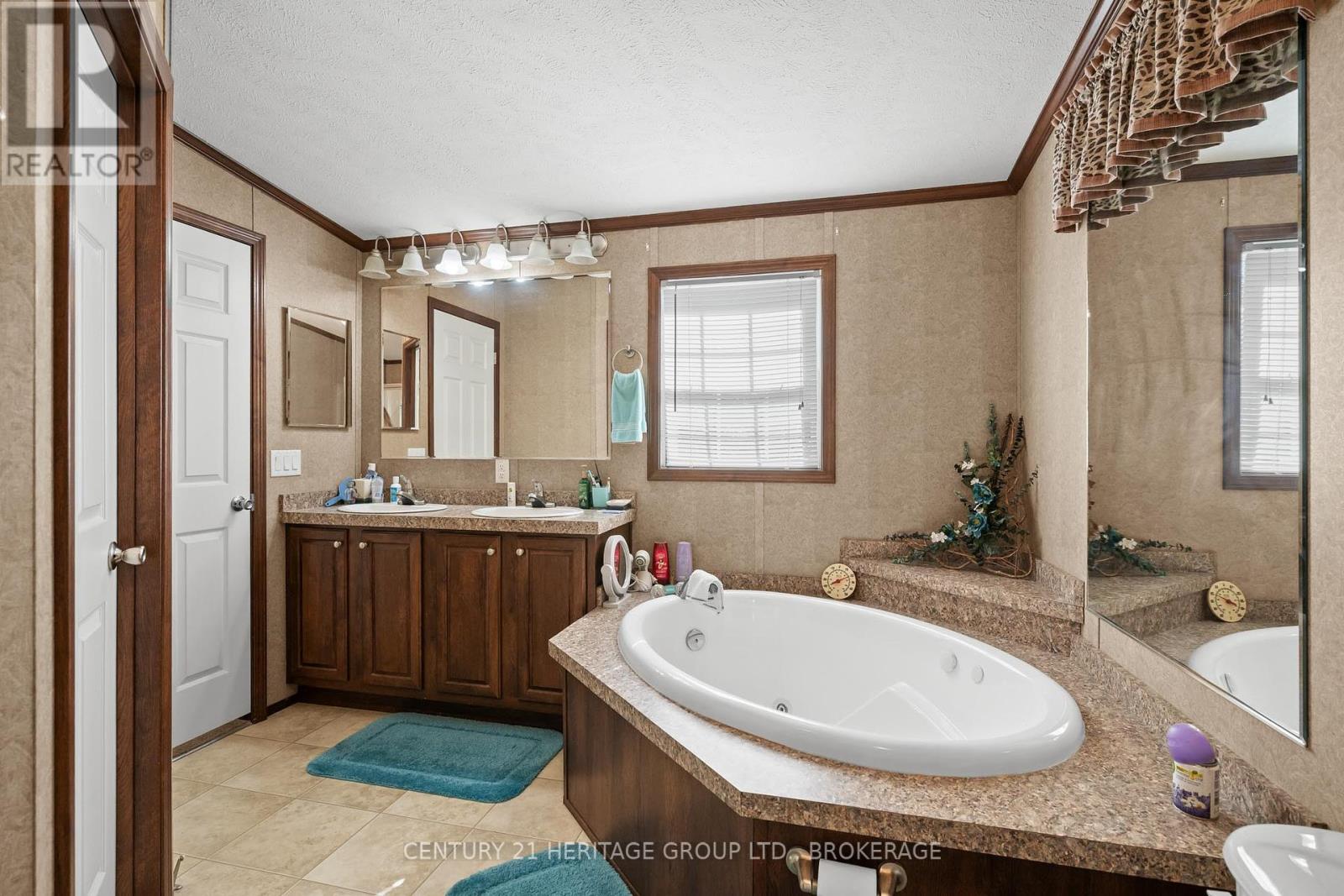 7 - 5633 Bath Road, Loyalist, Ontario  K0H 1G0 - Photo 24 - X12442498