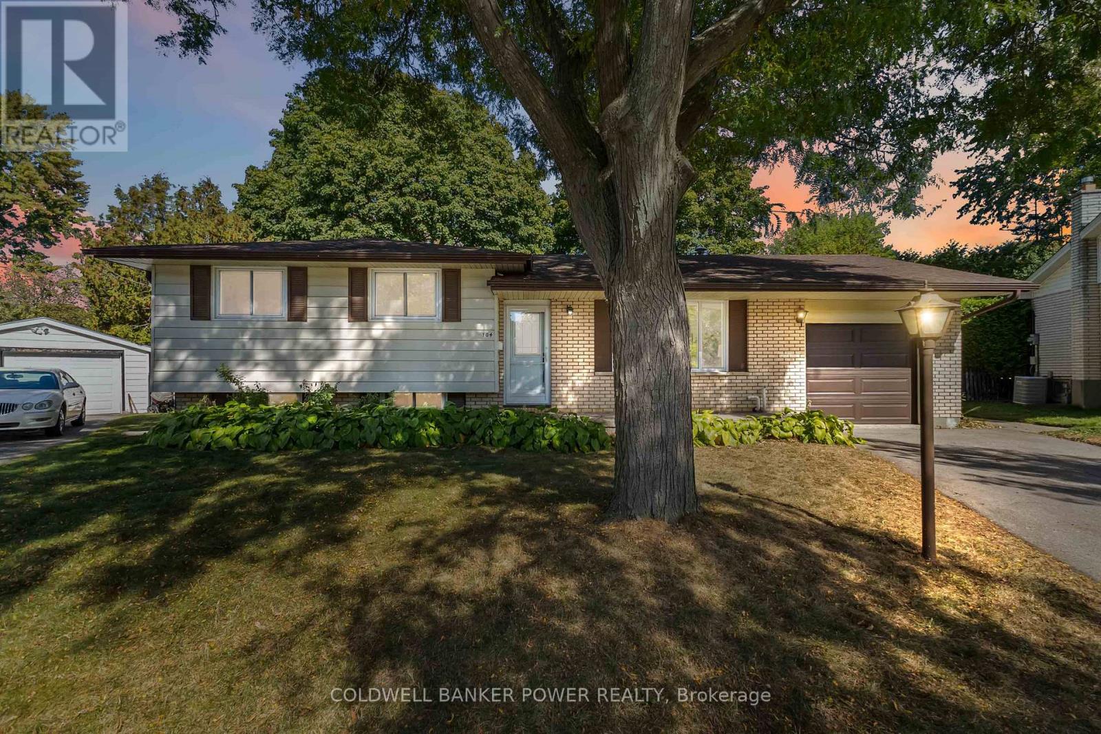 104 Cecilia Place, London East (East C), Ontario  N5Y 4A4 - Photo 4 - X12442475