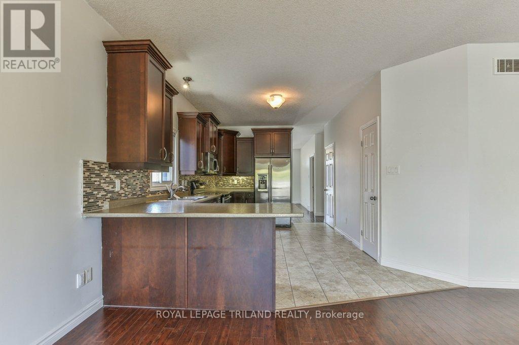 1152 Oakcrossing Road, London North (North M), Ontario  N6H 0E9 - Photo 10 - X12442520