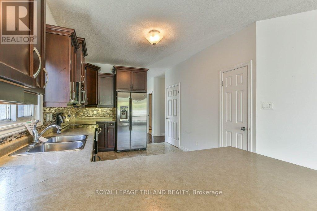 1152 Oakcrossing Road, London North (North M), Ontario  N6H 0E9 - Photo 11 - X12442520