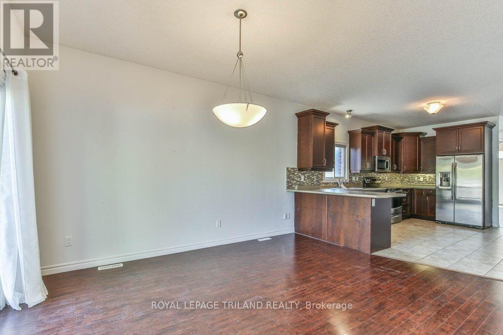 1152 Oakcrossing Road, London North (North M), Ontario  N6H 0E9 - Photo 13 - X12442520
