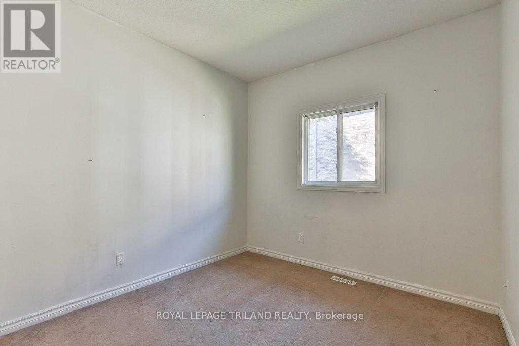 1152 Oakcrossing Road, London North (North M), Ontario  N6H 0E9 - Photo 23 - X12442520