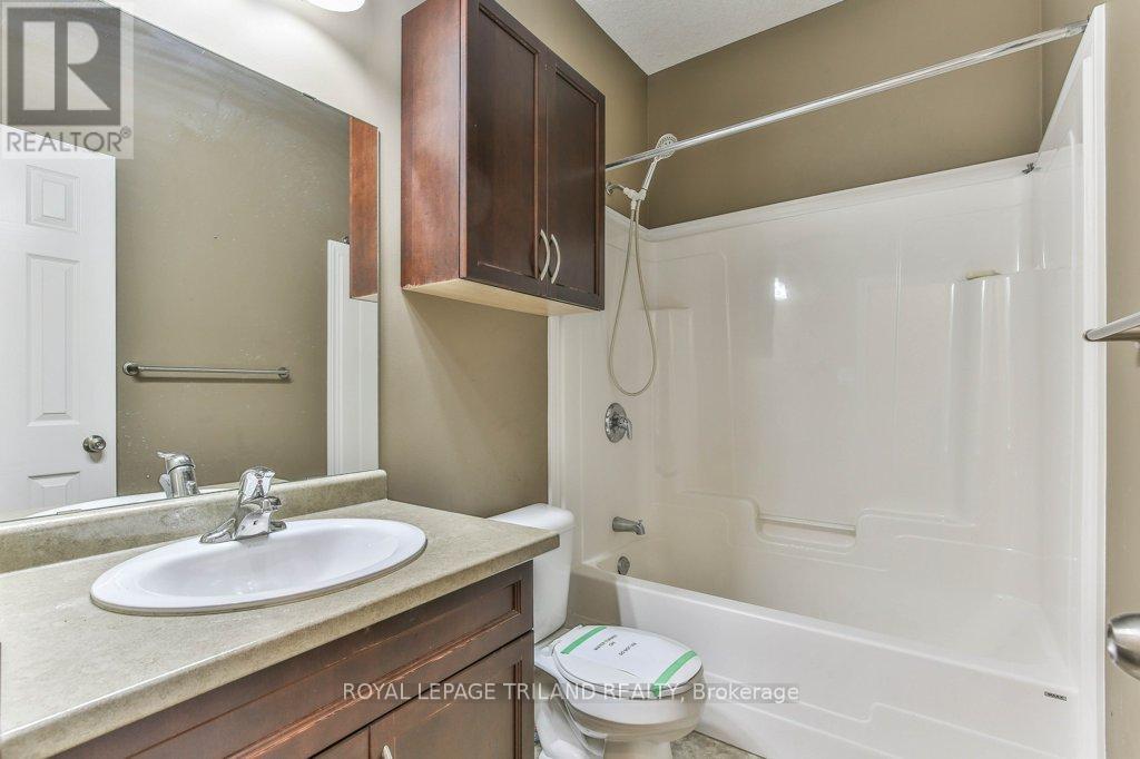 1152 Oakcrossing Road, London North (North M), Ontario  N6H 0E9 - Photo 27 - X12442520