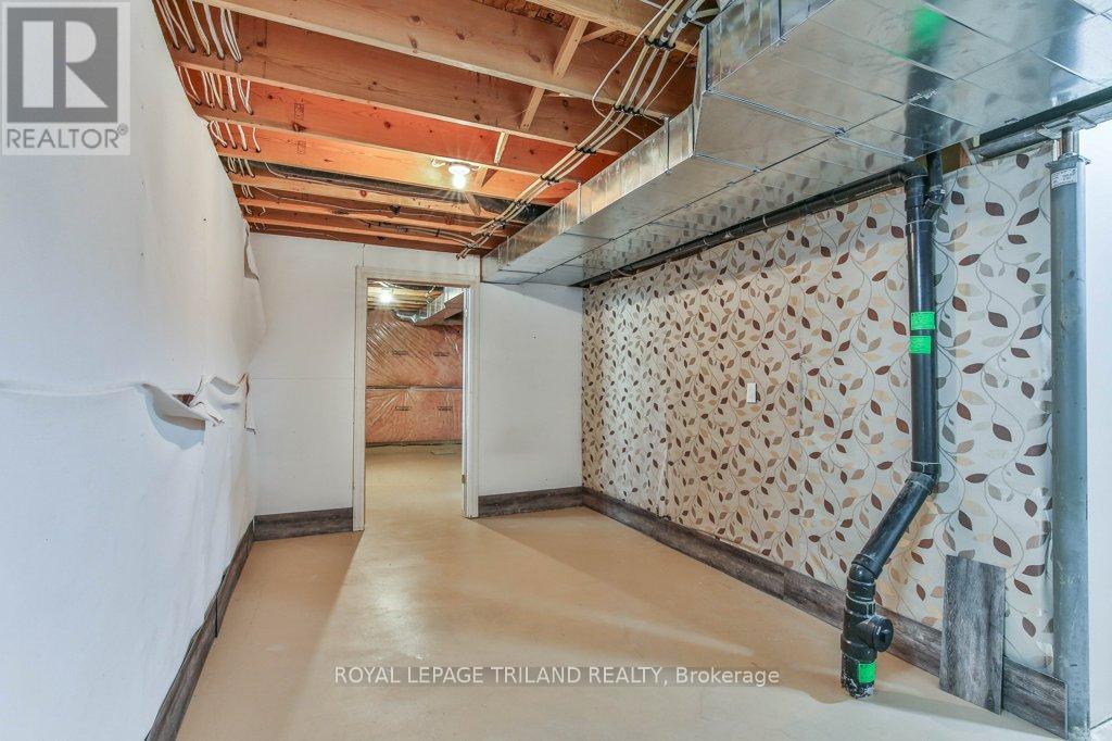 1152 Oakcrossing Road, London North (North M), Ontario  N6H 0E9 - Photo 29 - X12442520