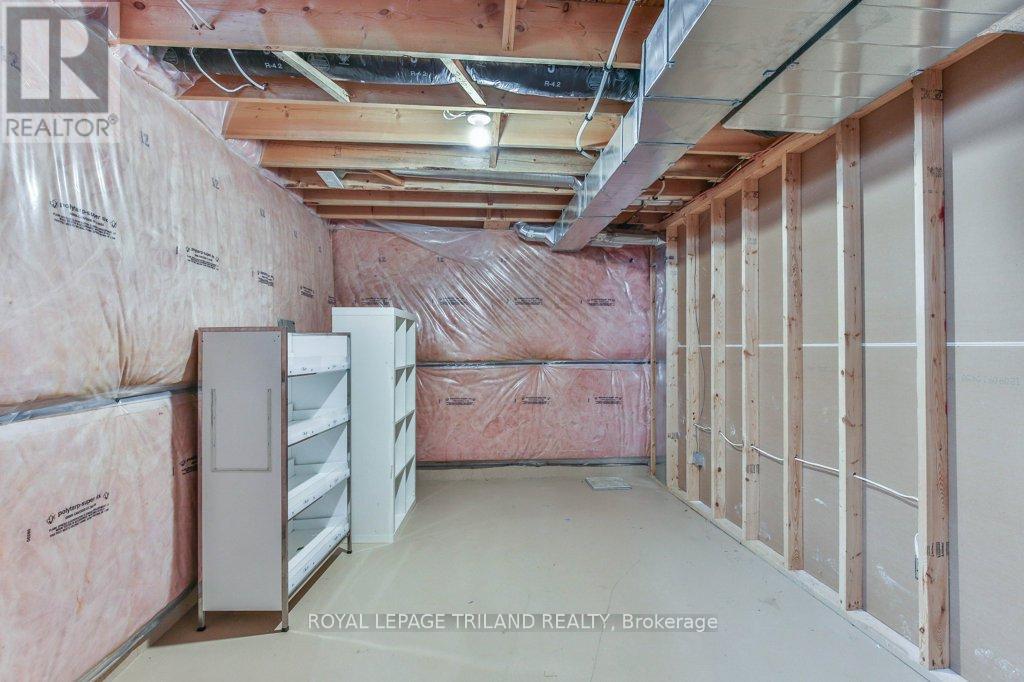 1152 Oakcrossing Road, London North (North M), Ontario  N6H 0E9 - Photo 31 - X12442520