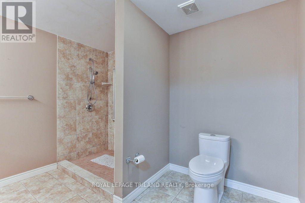 1152 Oakcrossing Road, London North (North M), Ontario  N6H 0E9 - Photo 43 - X12442520