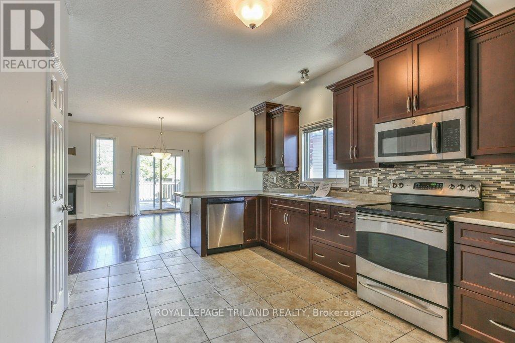 1152 Oakcrossing Road, London North (North M), Ontario  N6H 0E9 - Photo 6 - X12442520
