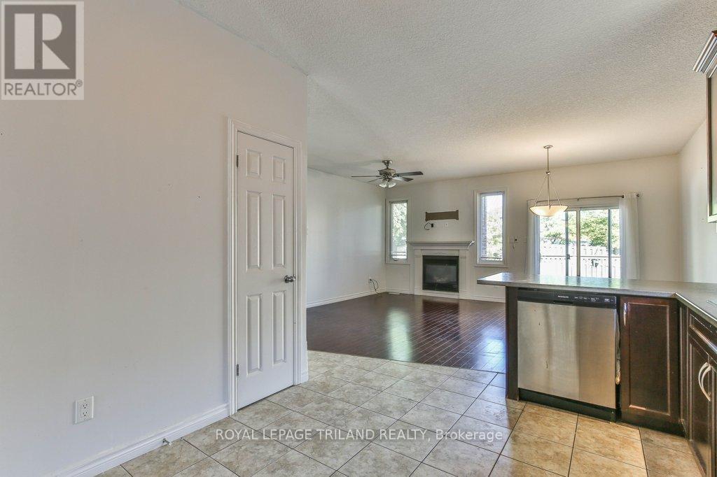 1152 Oakcrossing Road, London North (North M), Ontario  N6H 0E9 - Photo 7 - X12442520