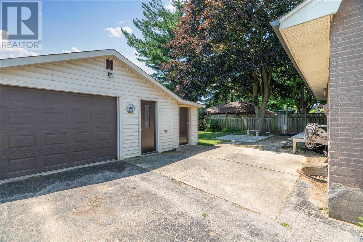 1697 Moffatt Avenue, London East (East H), Ontario  N5W 2A2 - Photo 27 - X12442537