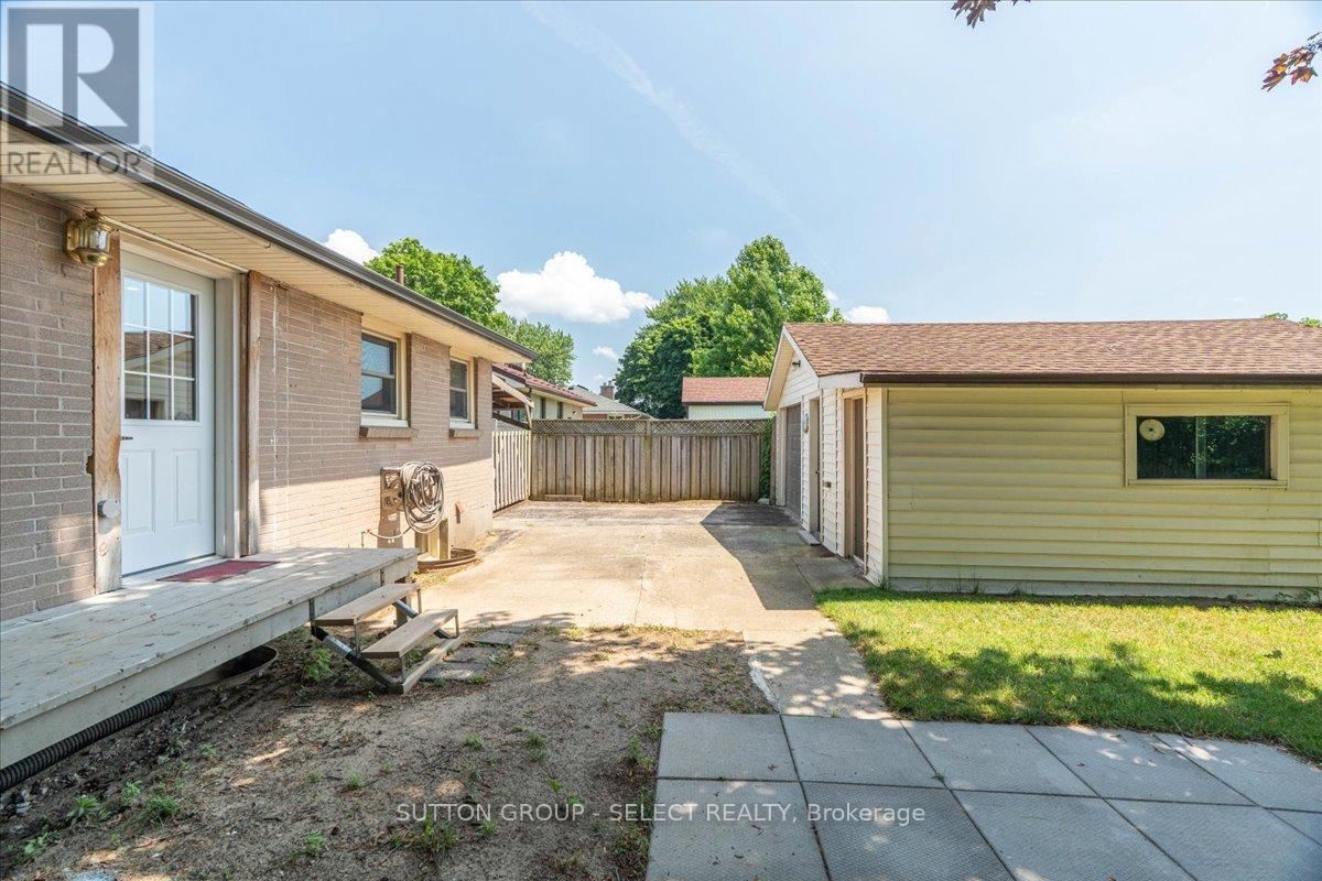 1697 Moffatt Avenue, London East (East H), Ontario  N5W 2A2 - Photo 30 - X12442537