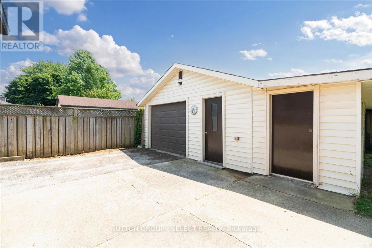 1697 Moffatt Avenue, London East (East H), Ontario  N5W 2A2 - Photo 32 - X12442537